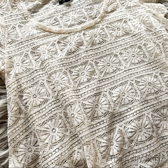 American Eagle | Lace Crochet Floral Crop Top - Picture 2 of 6